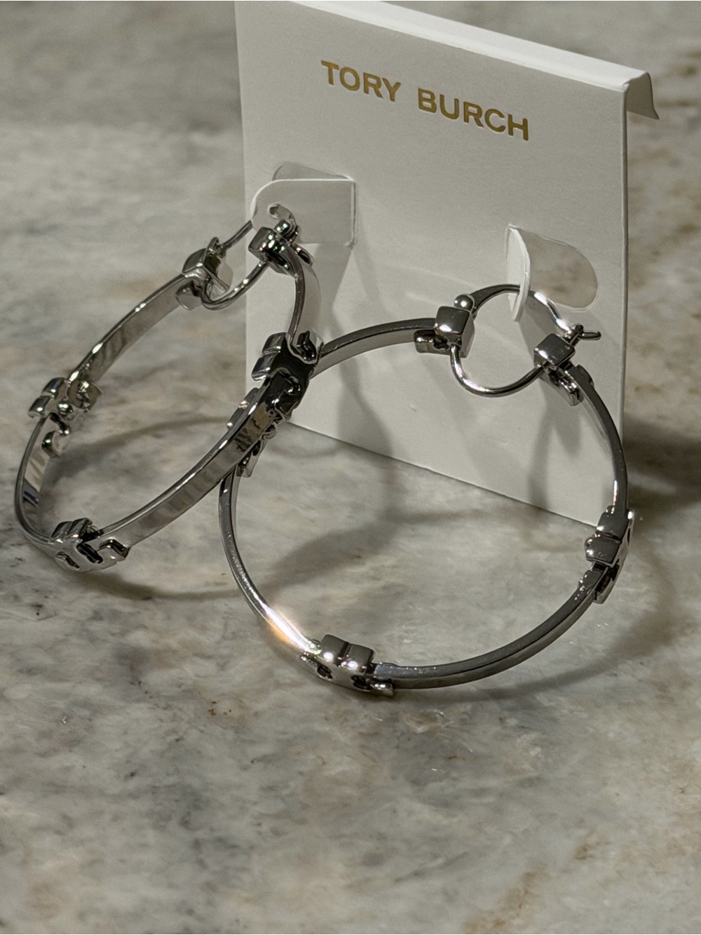Tory Burch Serif T Hoop Earrings – Polished Silver Tone NWT GUARANTEED AUTHENTiC - Picture 13 of 16